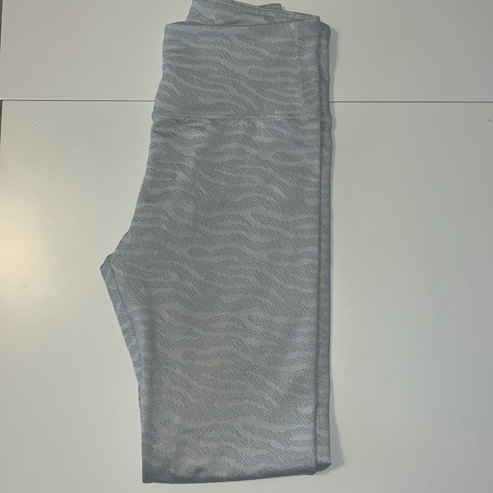 White animal print leggings